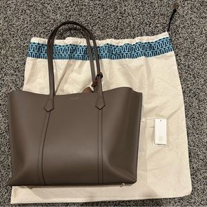 Tory Burch Perry triple- compartment tote. Color: clam shell